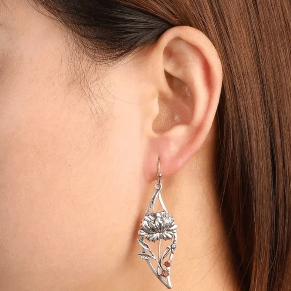 WORLD MARKET WILDFLOWER/ GEMSTONE DETAIL DANGLE EARRINGS - Picture 4 of 7